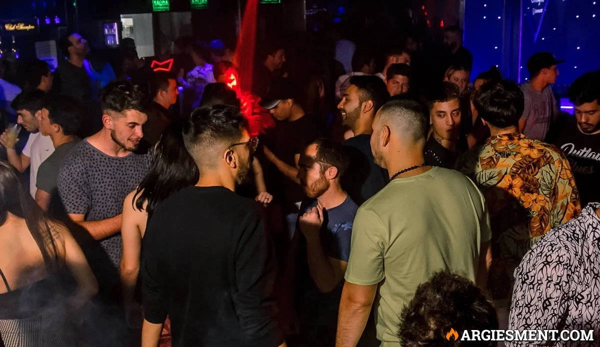 Ir a bailar con lista gratis a Club Shampoo